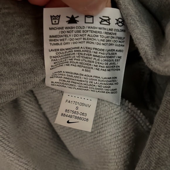 ✨HP✨ Nike Dri-FIT zip up hoodie, S. Soft. EUC. Mesh lining on hood & pockets. - Picture 7 of 7